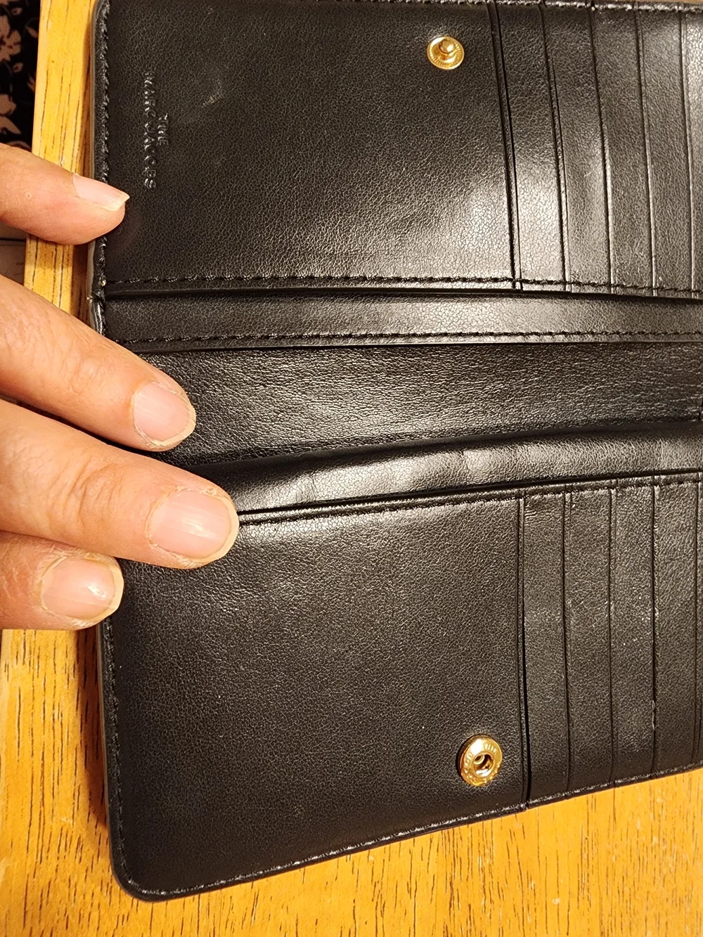 Marc Jacobs The Softshot Mini Compact Wallet is crafted from grained leather